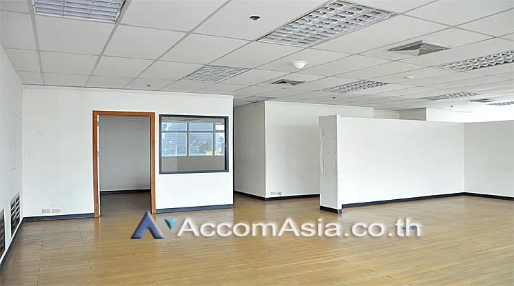 unit Office space For Rent in Silom, Bangkok  near BTS Surasak (AA10947)
